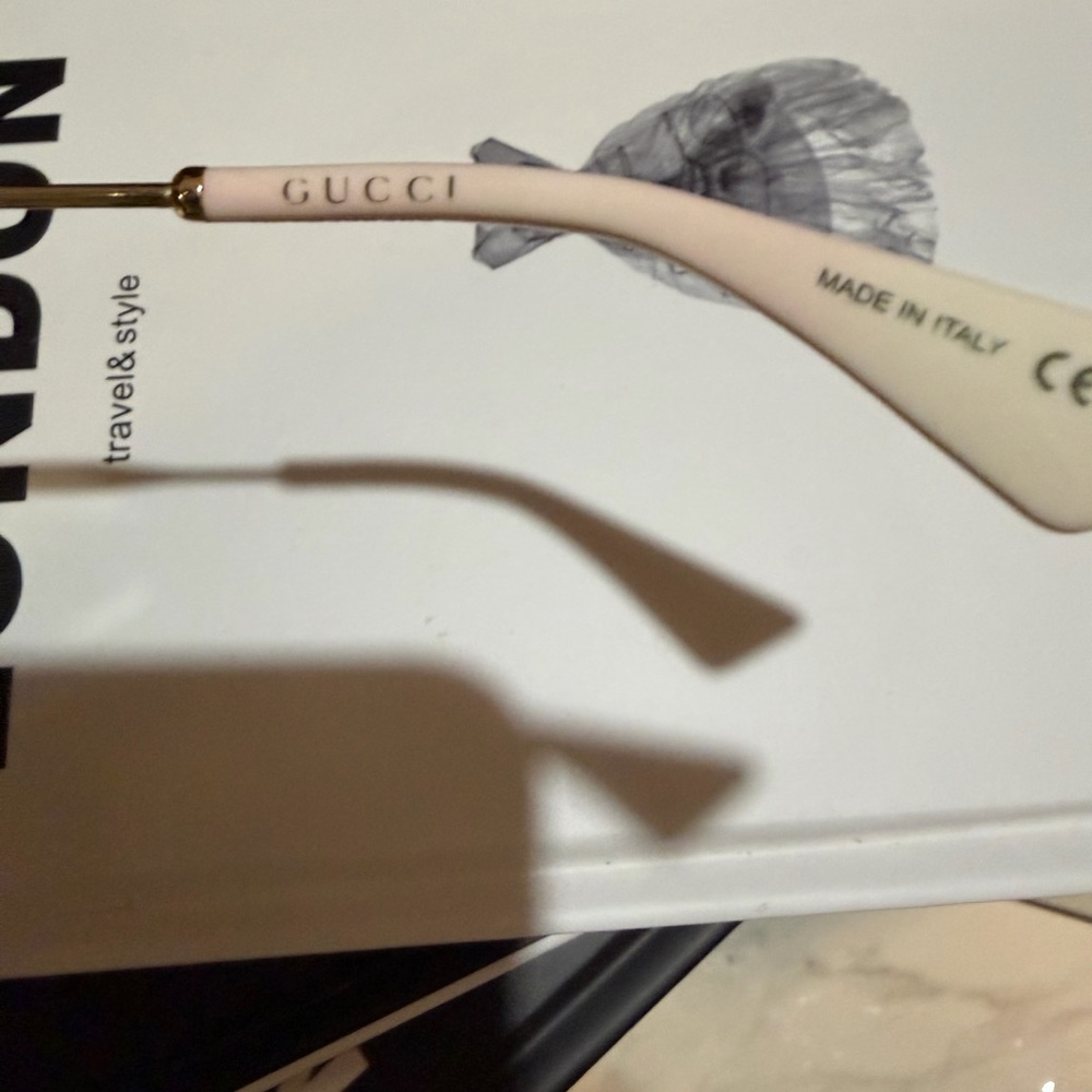 Authentic Gucci Geometric Oversized Frame Sunglasses - Picture 6 of 7